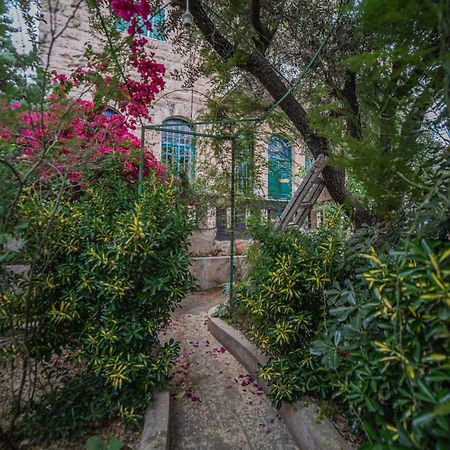 Central House With Beautiful Garden Amman Exterior photo